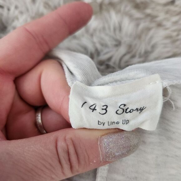 143 Story Short Sleeve Colorful Tiered Tunic Top Gray Women's Size Large - Picture 5 of 8